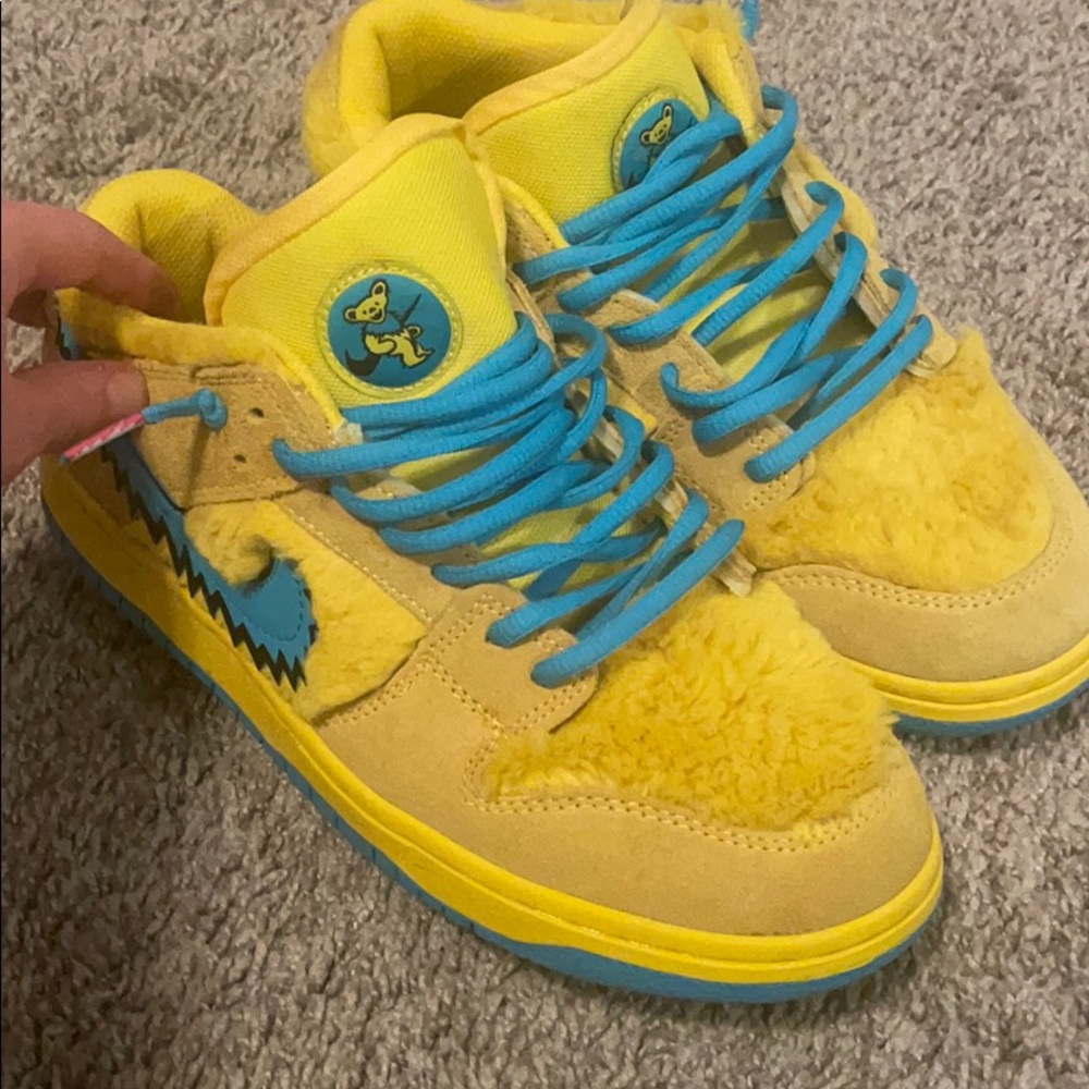 Nike sb grateful dead bear sneakers